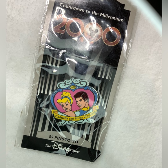 The Disney Store Cinderella and Prince Count Down to Millennium 2000 Pin - Picture 5 of 5